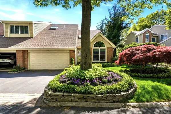 31 Willow Ridge Drive, Smithtown, NY 11787