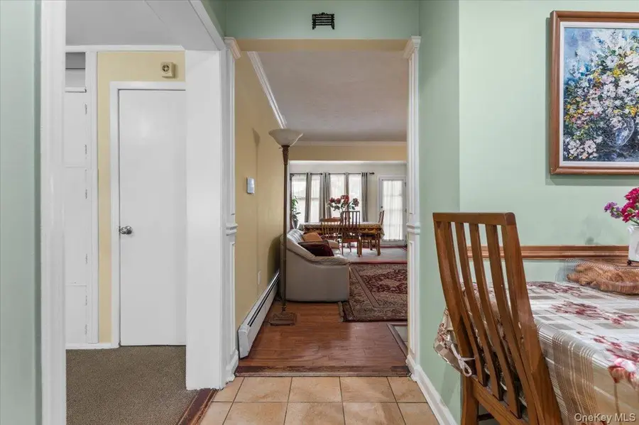 57 Meeting Lane, Hicksville, NY 11801 - #3