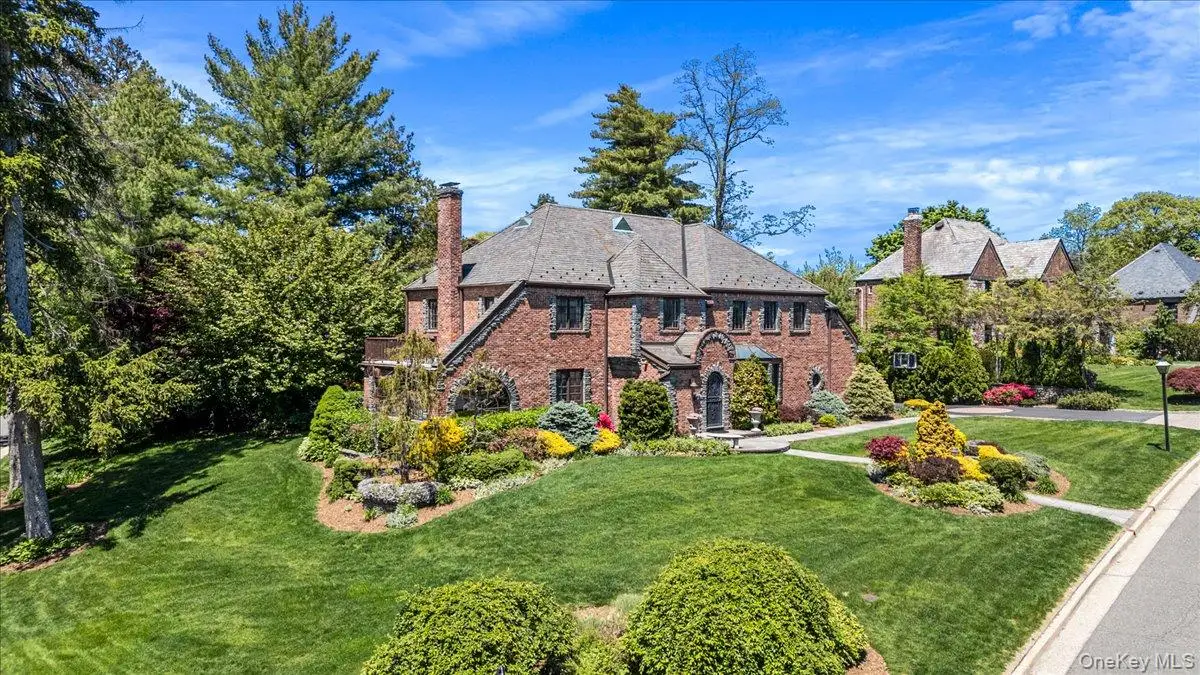79 Aldershot Lane, Manhasset, NY 11030 - #1