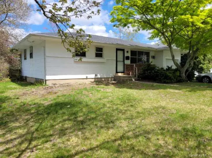 5 Thorpe Lane, East Islip, NY 11730 - #3