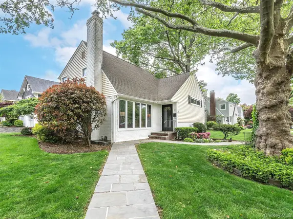 43 Plymouth Road, Port Washington, NY 11050