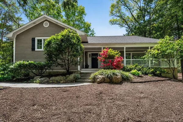 3 Carriage Court, Dix Hills, NY 11746
