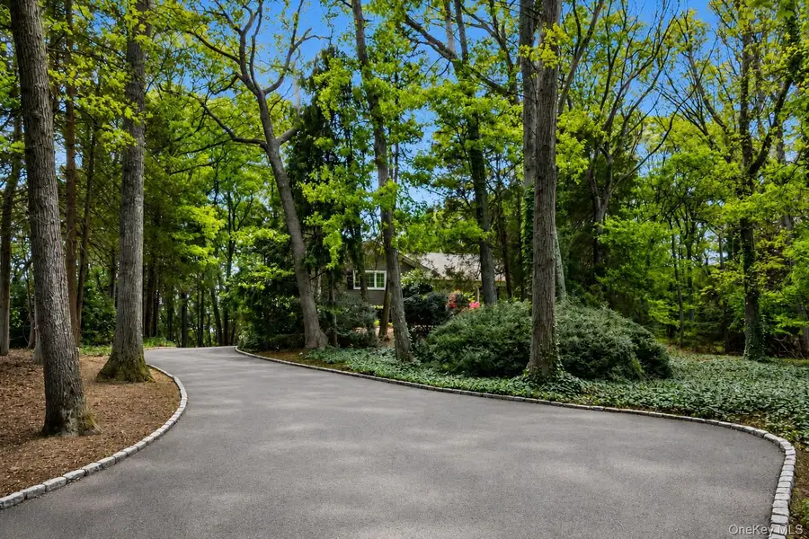 3 Carriage Court, Dix Hills, NY 11746 - #2