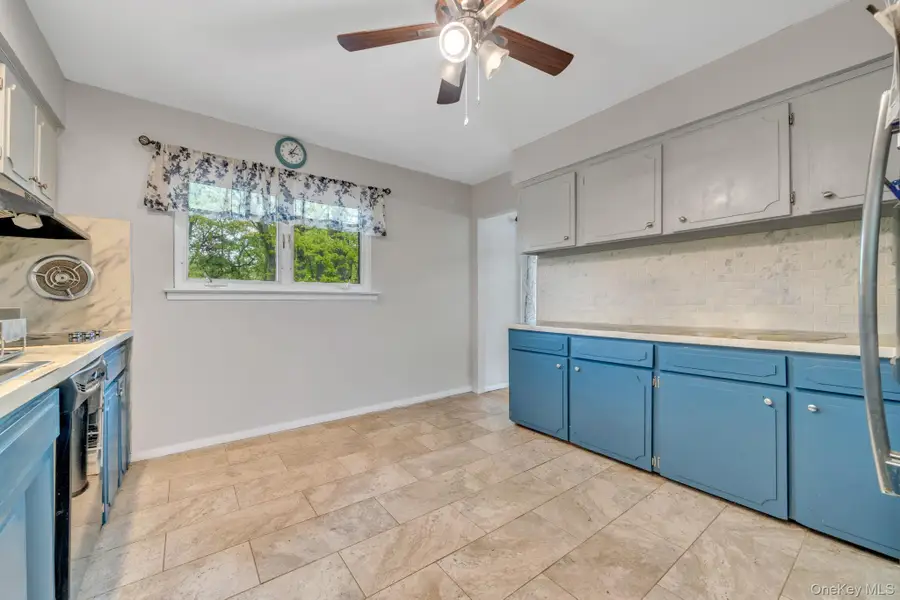 35 Arline Lane, East Islip, NY 11730 - #3