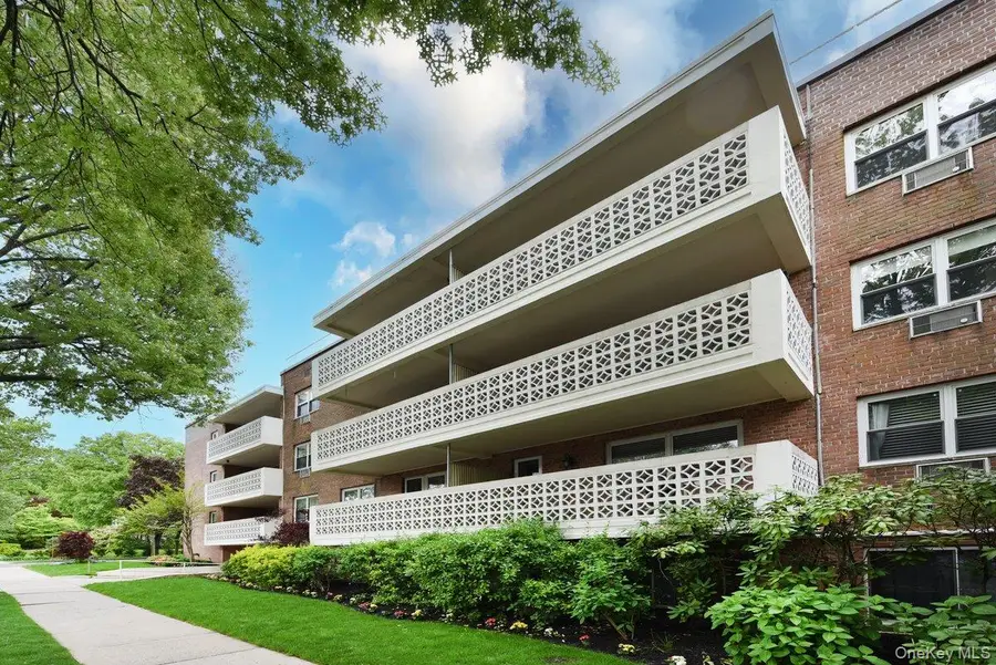 50 Hill Park Avenue #1-L, Great Neck, NY 11021 - #3