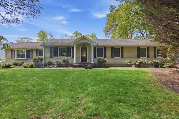 28 King Arthurs Court, Saint James, NY 11780