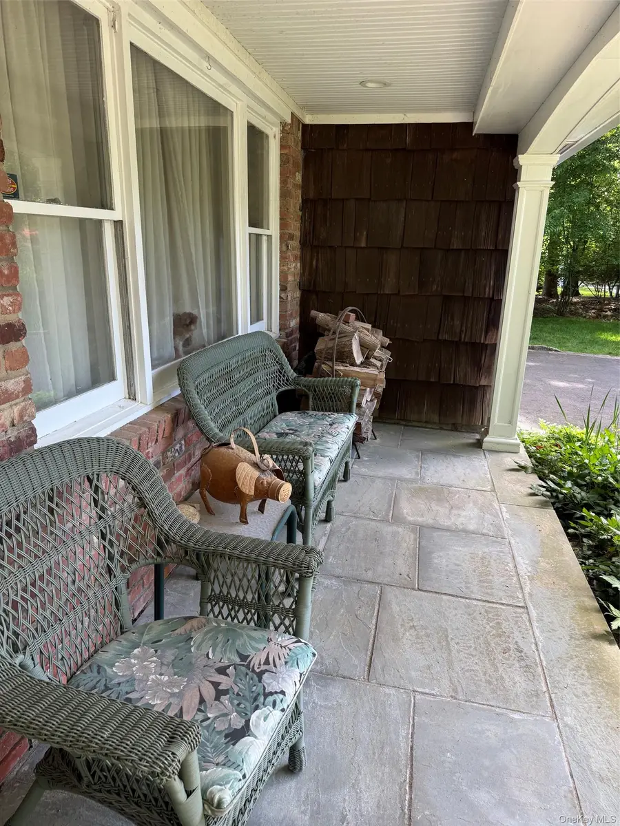 20 Oak Tree Drive, Smithtown, NY 11787 - #2