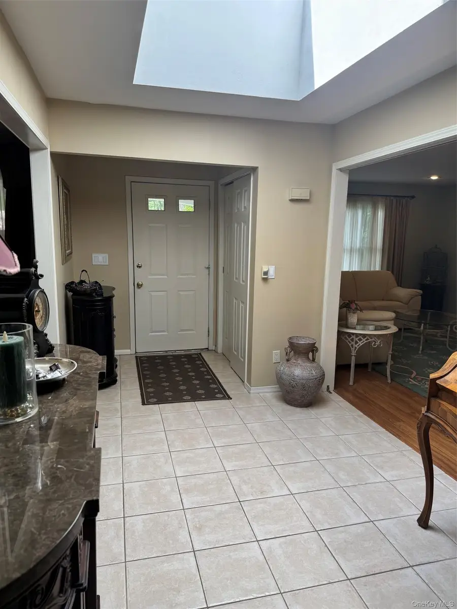 20 Oak Tree Drive, Smithtown, NY 11787 - #3