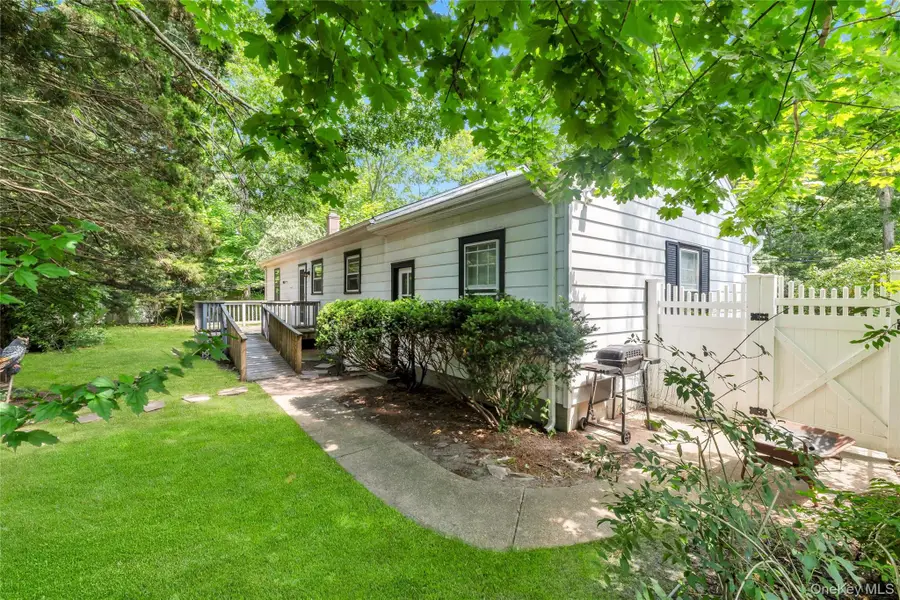 62 Squires Avenue, East Quogue, NY 11942 - #3