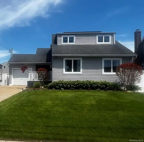 101 Buena Vista Boulevard, Lindenhurst, NY 11757
