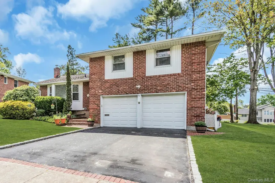 9 Avondale Road, Plainview, NY 11803 - #2