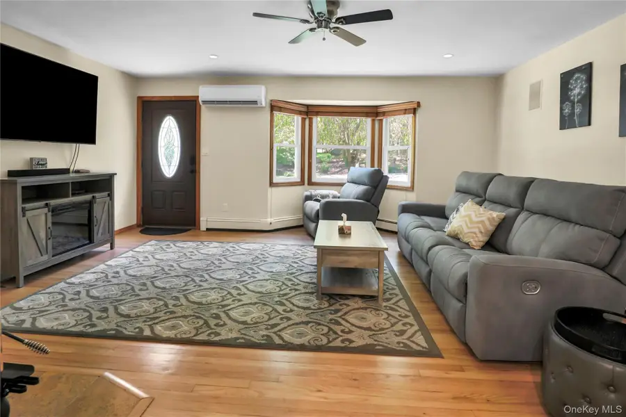 11 Oakwood Drive, Wading River, NY 11792 - #3