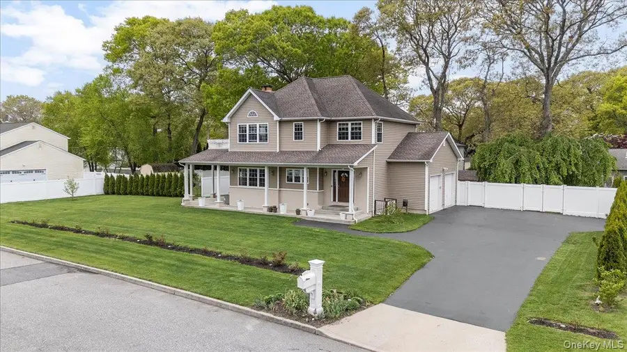 8 Manhattan Avenue, Centereach, NY 11720 - #2