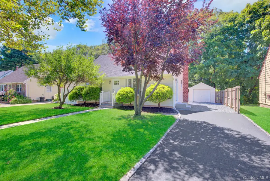 11 Parkwood Road, Westbury, NY 11590 - #2