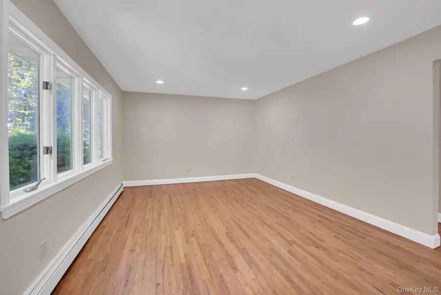11 Parkwood Road, Westbury, NY 11590 - #3