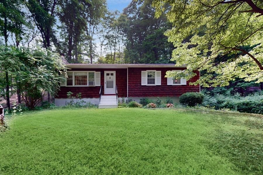 125 Barrett Pond Road, Cold Spring, NY 10516 BHGRE