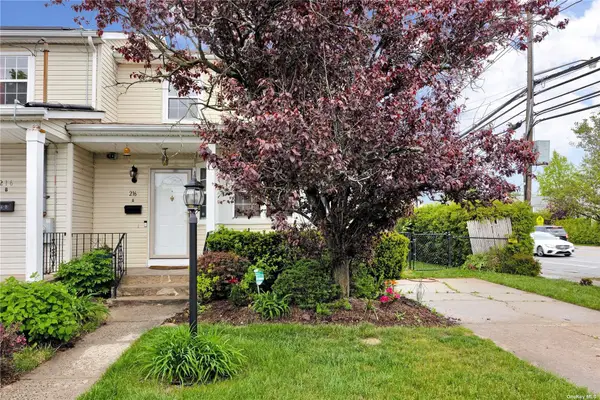 216 Swalm Street #A, Westbury, NY 11590