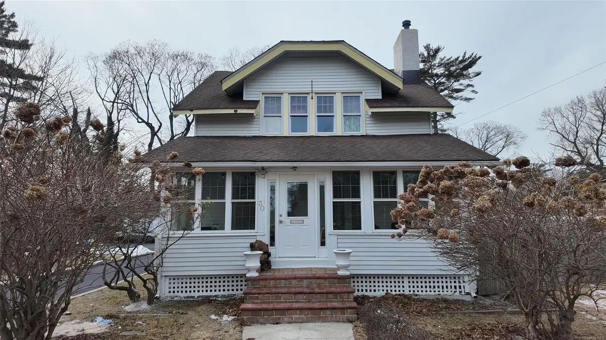 30 Brentwood Parkway, Brentwood, NY 11717 - Image #1