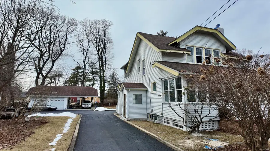 30 Brentwood Parkway, Brentwood, NY 11717 - Image #2