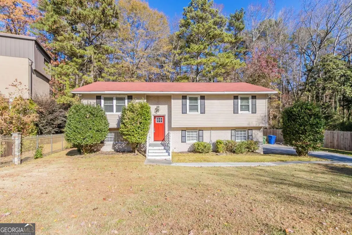 633 Larchmont Circle Nw, Atlanta, GA 30318 - Image #1