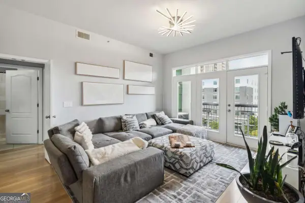 390 17th Street Nw #6055, Atlanta, GA 30363