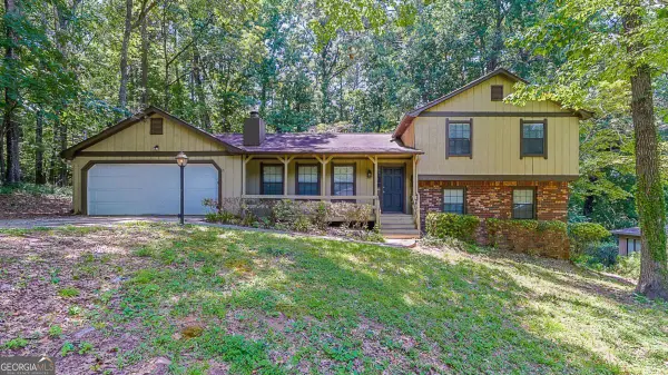 416 Pineburr Lane, Stone Mountain, GA 30087