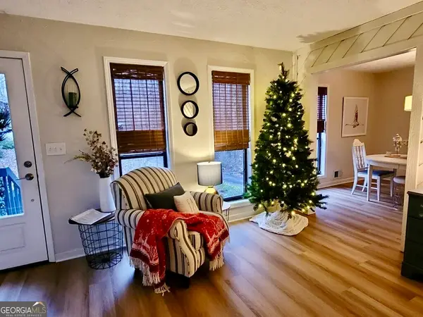 706 Magnolia Way, Woodstock, GA 30188