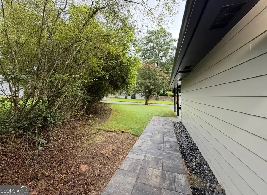 530 Park Valley Drive Nw, Atlanta, GA 30318 - Image #3