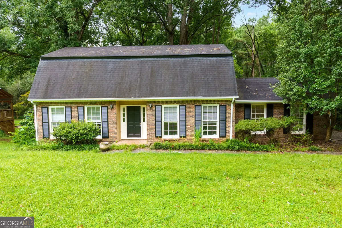 2067 SW Crescent Drive Sw, Snellville, GA 30078 - Image #1