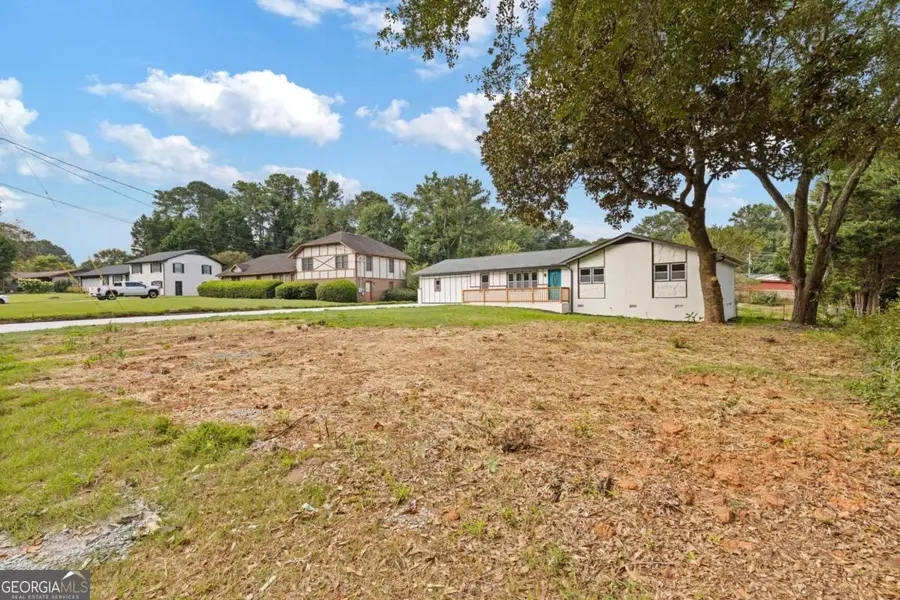 237 Sandra Drive Nw, Lilburn, GA 30047 - Image #3