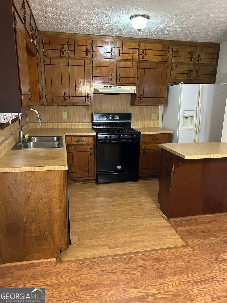 182 Iris Court, Riverdale, GA 30274 - Image #2