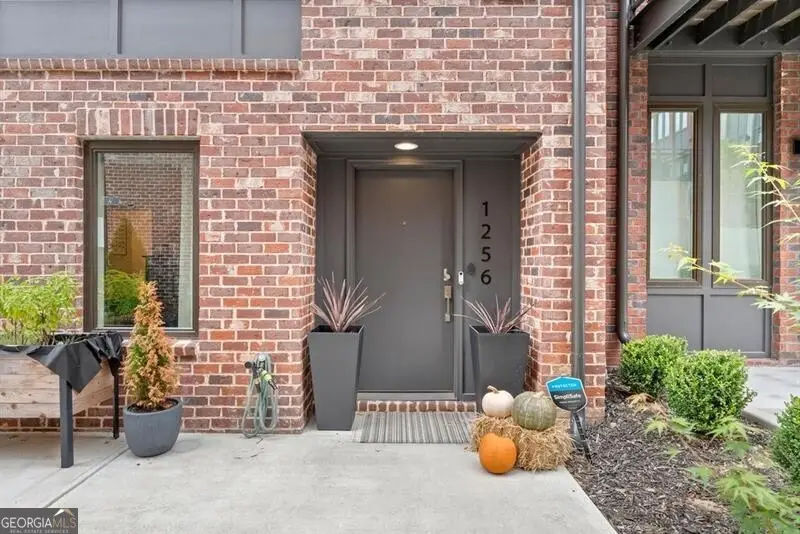 1256 Chelsea Circle Nw, Atlanta, GA 30318 - Image #3
