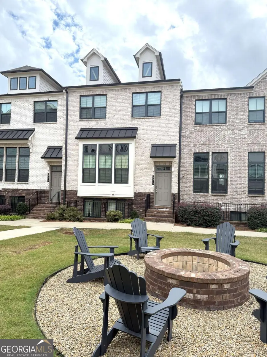 425 Fair View Circle, Roswell, GA 30076 - Image #2