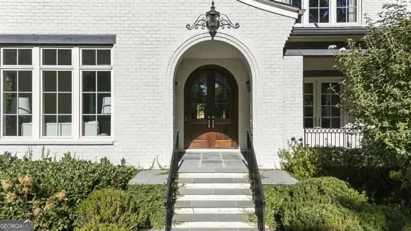 89 Blackland Road Nw, Atlanta, GA 30342 - Image #2