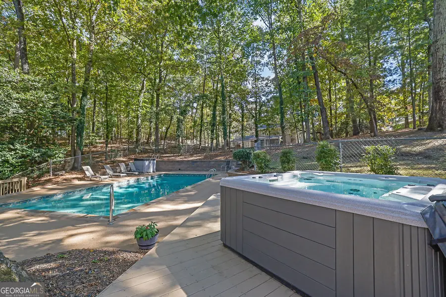 835 Lakeshore Drive Nw, Berkeley Lake, GA 30096 - Image #2