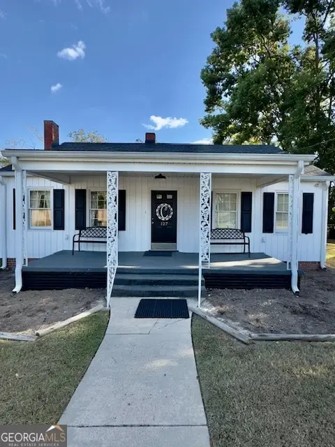 127 W Stuart Avenue, Lyons, GA 30436