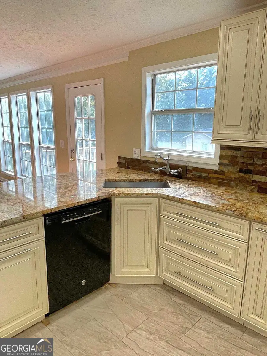 1276 Huntington Place Circle, Lithonia, GA 30058 - Image #3