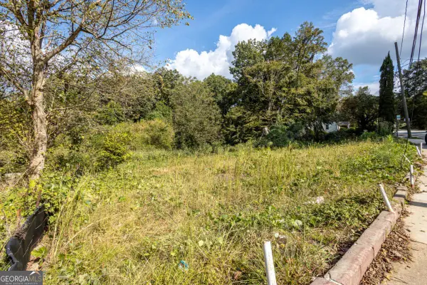 889 Hollywood Road, Atlanta, GA 30318