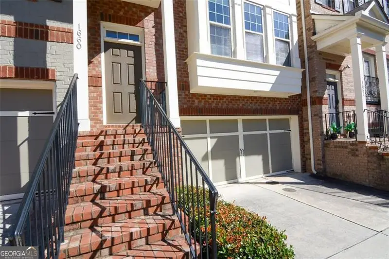 1660 Woodbridge Lane Ne, Atlanta, GA 30329 - Image #2