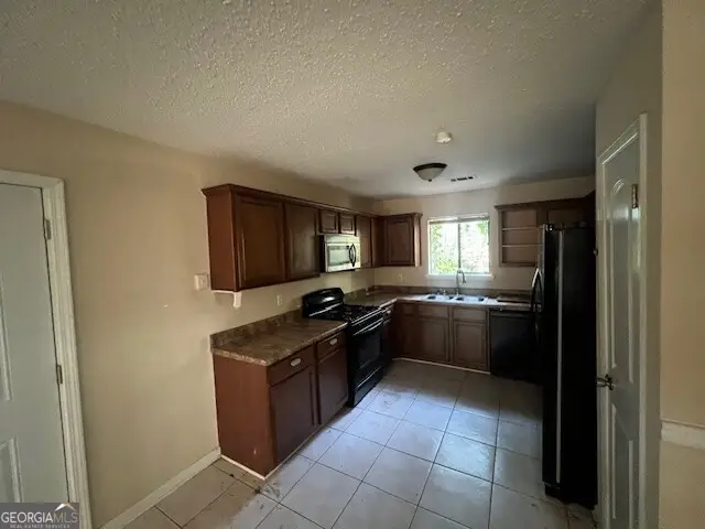 1027 Mainstreet Lake Drive, Stone Mountain, GA 30088 - #3