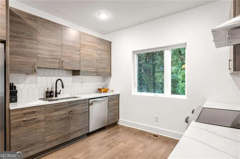 1446 Walker Place Se, Atlanta, GA 30317 - Image #3