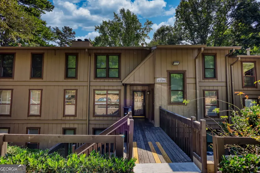 2205 Cumberland Court Se, Smyrna, GA 30080 - Image #2