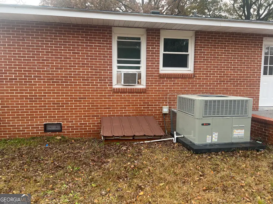 300 Meadowridge Drive, Warner Robins, GA 31093 - Image #2