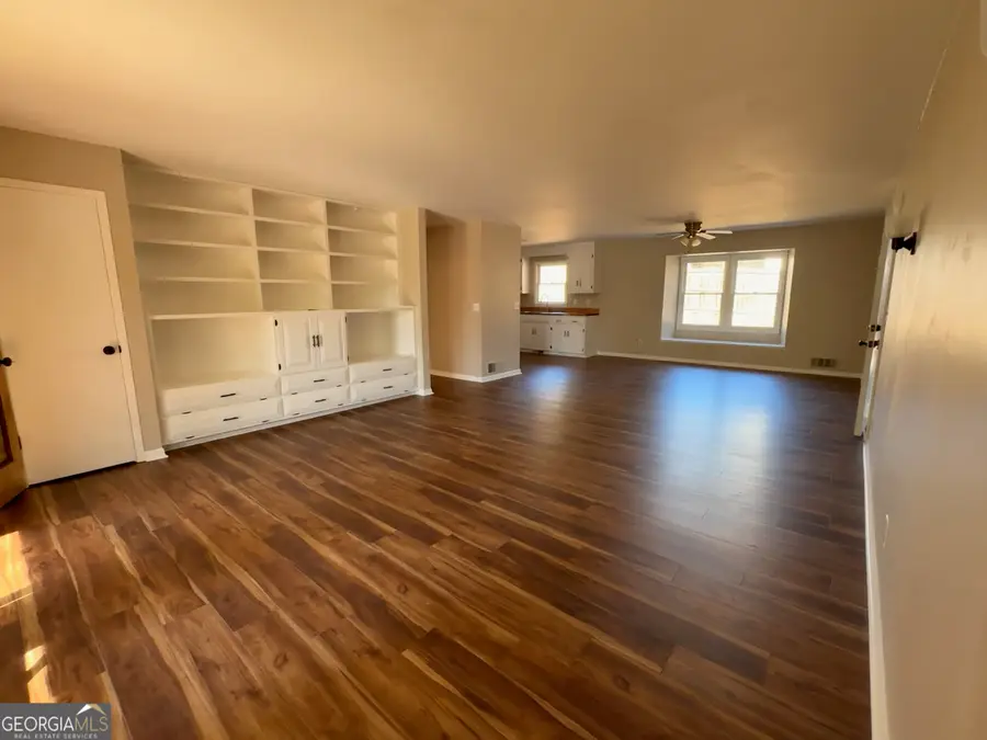 175 Lakeshore Circle Se, Acworth, GA 30101 - Image #3