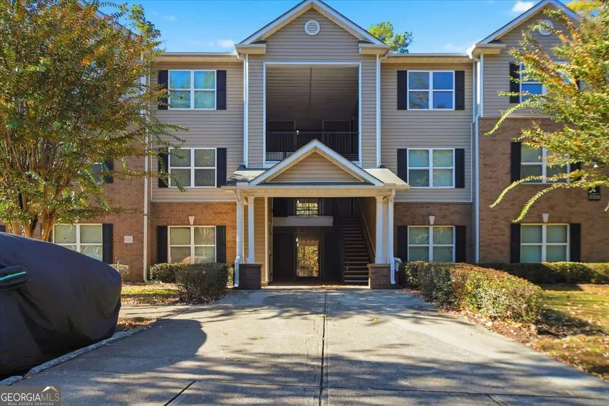 8201 Fairington Ridge Circle, Lithonia, GA 30038 - Image #1