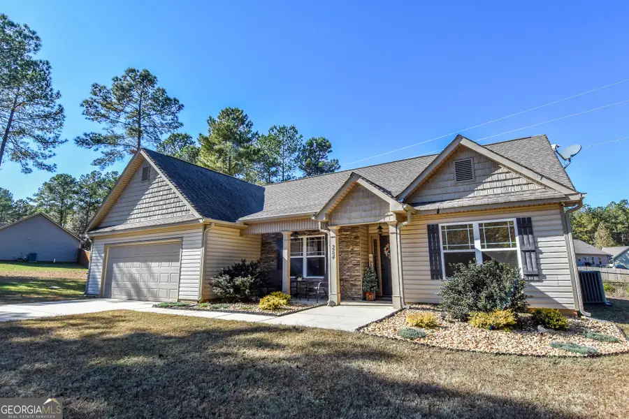 254 Needleleaf Dr, Barnesville, GA 30204 - Image #2