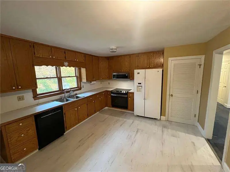 5052 Glaze Drive, Dunwoody, GA 30360 - Image #3