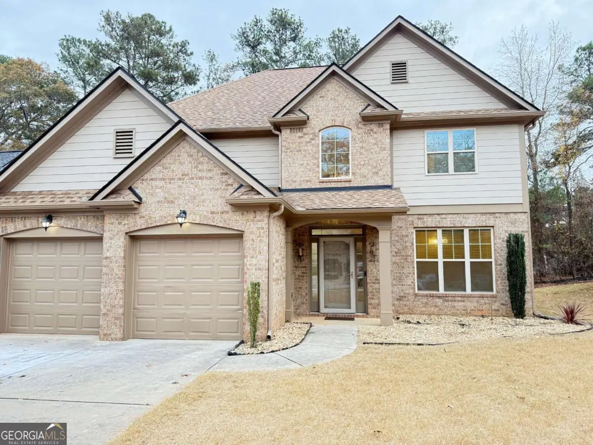 3925 Dunaire Drive, Stone Mountain, GA 30083 - Image #1
