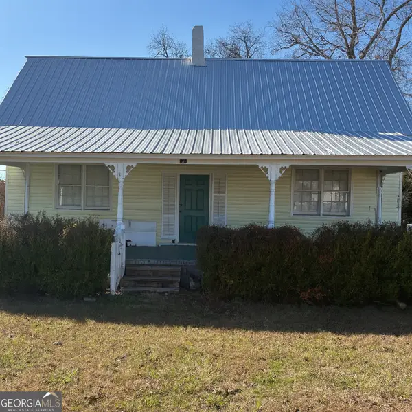 151 College Street Ne, Parrott, GA 39877