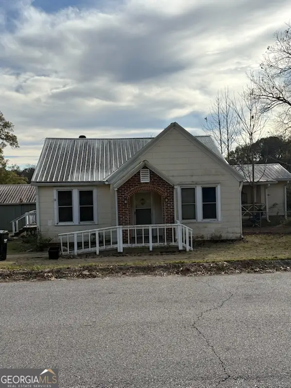 508 Pine Street, West Point, GA 31833